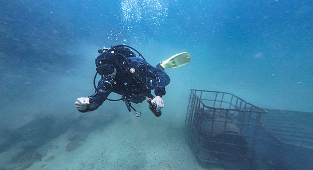Potápěči v Chile skladují víno pod mořskou hladinou. Má měkčí chuť, nejlépe zraje bílé