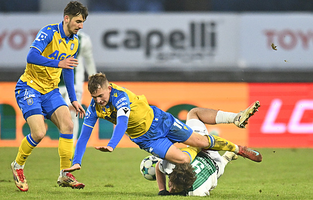 Žádná střela, kapitán na lavičce. Rozhodl jsem se pro jiné hráče, překvapil Frťala