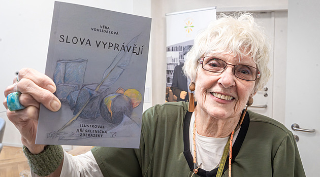 V centru seniorů napsala knihu povídek, inspiroval ji trénink paměti