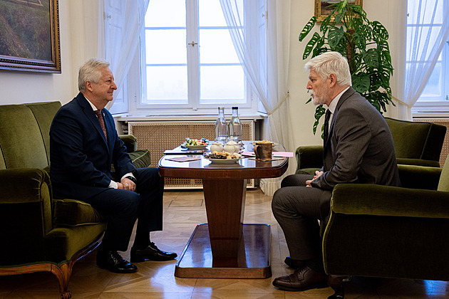 Pavel se sejde s ministrem Zůnou a šéfem armády Řehkou. Projednají spolupráci