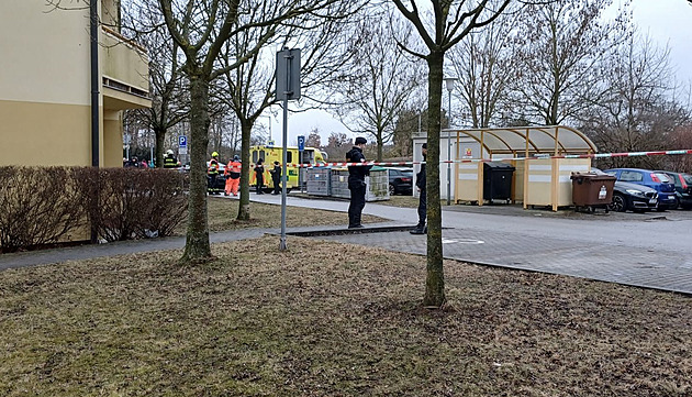 Před ordinací v Českých Budějovicích leží podezřelý kufřík, čeká se na pyrotechniky
