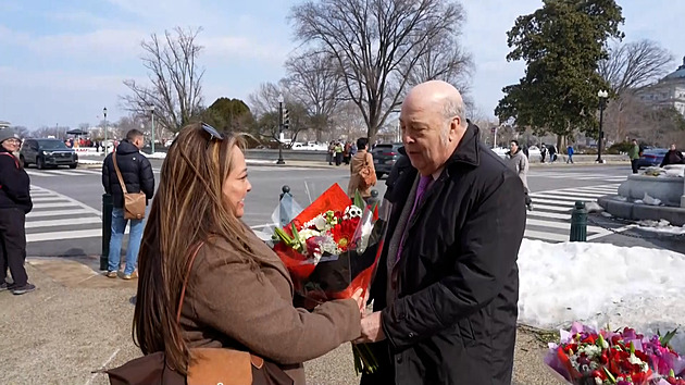 Ve jménu Valentýna a dobrých vztahů. Bogota poslala Kongresu USA 18 tisíc růží