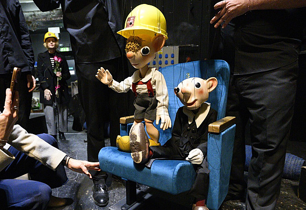 Stoletý Hurvínek se po rekonstrukci vrací domů. Na nové scéně vítá nejmenší diváky