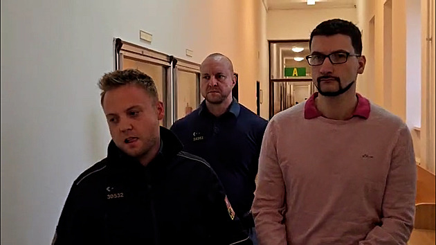 Ženu polil benzinem a zapálil. Nepředstavitelně trpěla, potvrdil soud výjimečný trest