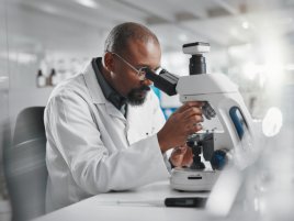 Vědci vytvořili nejmenší QR kód na světě. Data může uchovat bez proudu