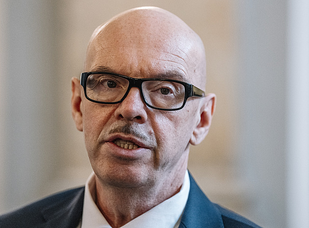 Ministr Klempíř měl autonehodu. Krvácení do mozku se nepotvrdilo, řekl po vyšetření