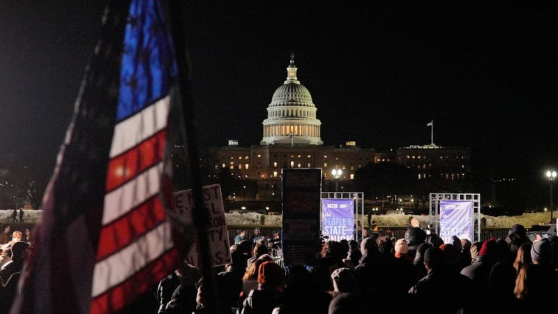 Epstein, křičící demokraté i potlesk zlatých hokejistů. USA jsou po Trumpově projevu ve varu