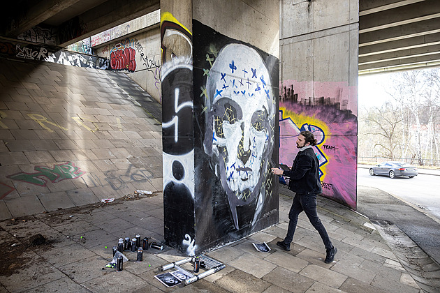 Muraly nejsou graffiti, ale promyšlené obrazy proměňující města, říká výtvarník