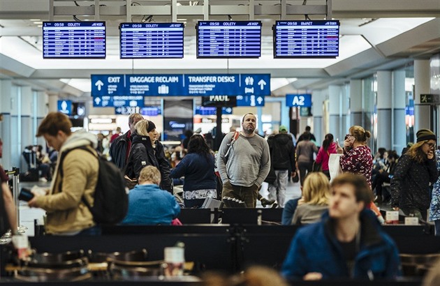 Za tříhodinové zpoždění letu zůstane nárok na odškodné, rozhodli v Bruselu