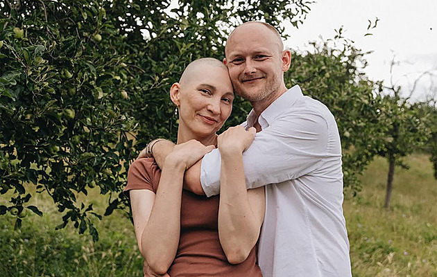 Před rokem zemřela Marika Kučová, autorka Kitchen Story. Její manžel vydal knihu, tentokrát ale není o jídle
