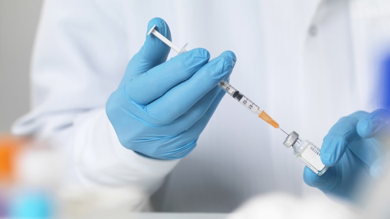 Pozůstalí po zemřelých kvůli vakcíně na covid mohou žádat náhradu. Rozhodl Nejvyšší soud