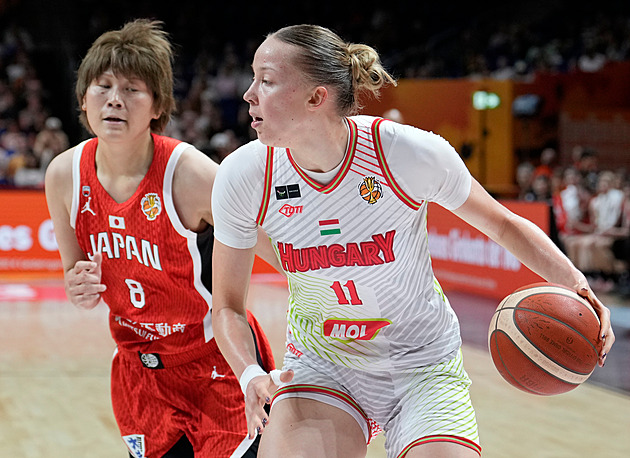 Maďarky si vybojovaly duel s USA, drsným faulem vyřadily Japonkám střelkyni