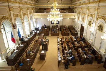 Sněmovna opět schválila návrh zákona o státních zaměstnancích