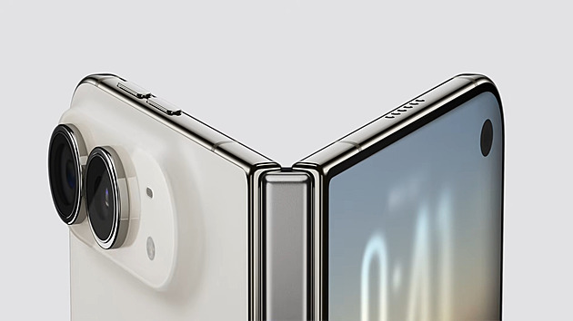 Nová éra iPhonů. Skládací Duo je technologický skvost, ale stojí majlant