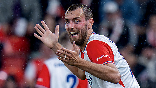 Slavia - Plzeň 2:1, hektický závěr, ve 101. minutě rozhodl Chorý z opakované penalty