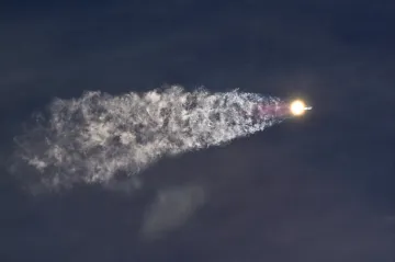 Loď Starship se z oběžné dráhy vrátila na Zemi