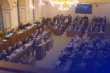 „Vláda hazarduje s budoucností příštích generací,“ kritizuje opozice kabinet