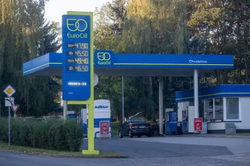 Maximální prodejní ceny pohonných hmot v pátek klesnou