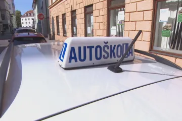 Podváděl komisař, ne oni, přesto jejich řidičský průkaz neplatí