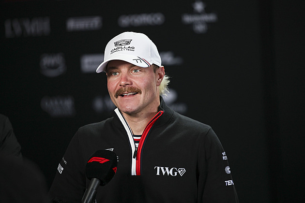 Bottas vyrazil na další velkou cenu na kole. Pochlubil se i záběry z nočního pralesa