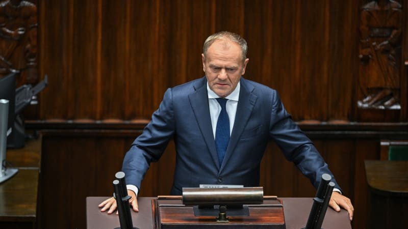 Podpálení Starlinku: Policie má dva podezřelé. Jde o hybridní válku, tvrdí polský premiér Tusk