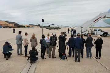 CNN hrozí Trumpovi žalobou kvůli zákazu vstupu jejích novinářů na palubu Air Force One