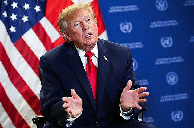Trump plánuje odstanit novináře z Bílého domu. Bazén ale místo nich neobnoví