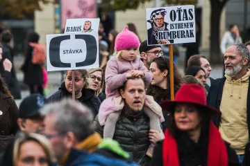 Lidé v Brně a dalších městech se sešli, aby podpořili ČT a ČRo