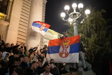 V srbských volbách vede Studentská kandidátka, Vučić uznal porážku