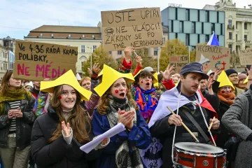 Studenti vyhlásili stávku kvůli rušení poplatků pro ČT a ČRo