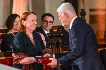 Pavel varoval před přehlížením krizí a neuváženými změnami. Ocenil Janžurovou či Formana